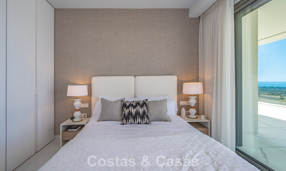 Sofisticado apartamento con vistas al mar en venta en un complejo boutique cerrado en las colinas de Marbella - Benahavis 783477