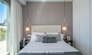 Sofisticado apartamento con vistas al mar en venta en un complejo boutique cerrado en las colinas de Marbella - Benahavis 783478 