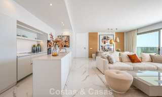 Sofisticado apartamento con vistas al mar en venta en un complejo boutique cerrado en las colinas de Marbella - Benahavis 783480 