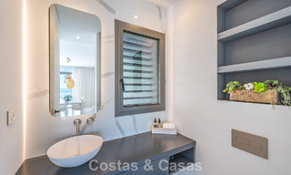 Sofisticado apartamento con vistas al mar en venta en un complejo boutique cerrado en las colinas de Marbella - Benahavis 783482 