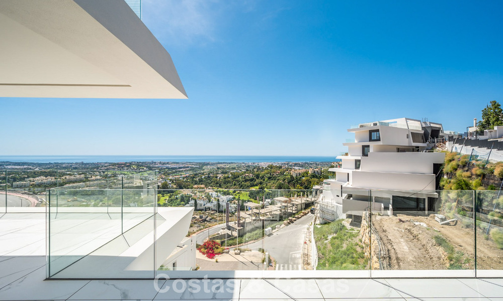 Sofisticado apartamento con vistas al mar en venta en un complejo boutique cerrado en las colinas de Marbella - Benahavis 783483