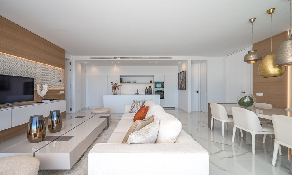 Sofisticado apartamento con vistas al mar en venta en un complejo boutique cerrado en las colinas de Marbella - Benahavis 783486