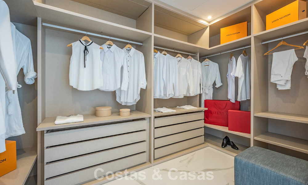 Sofisticado apartamento con vistas al mar en venta en un complejo boutique cerrado en las colinas de Marbella - Benahavis 783489