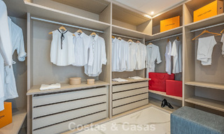 Sofisticado apartamento con vistas al mar en venta en un complejo boutique cerrado en las colinas de Marbella - Benahavis 783489 