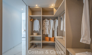 Sofisticado apartamento con vistas al mar en venta en un complejo boutique cerrado en las colinas de Marbella - Benahavis 783493 