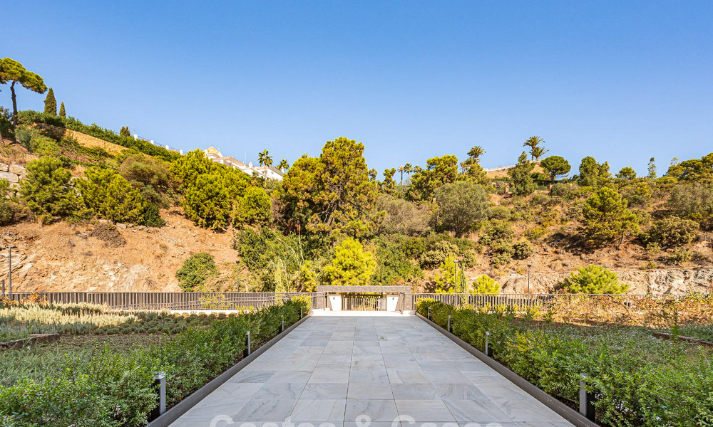 Sofisticado apartamento con vistas al mar en venta en un complejo boutique cerrado en las colinas de Marbella - Benahavis 783494