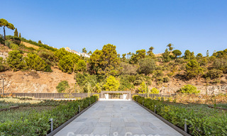 Sofisticado apartamento con vistas al mar en venta en un complejo boutique cerrado en las colinas de Marbella - Benahavis 783494 
