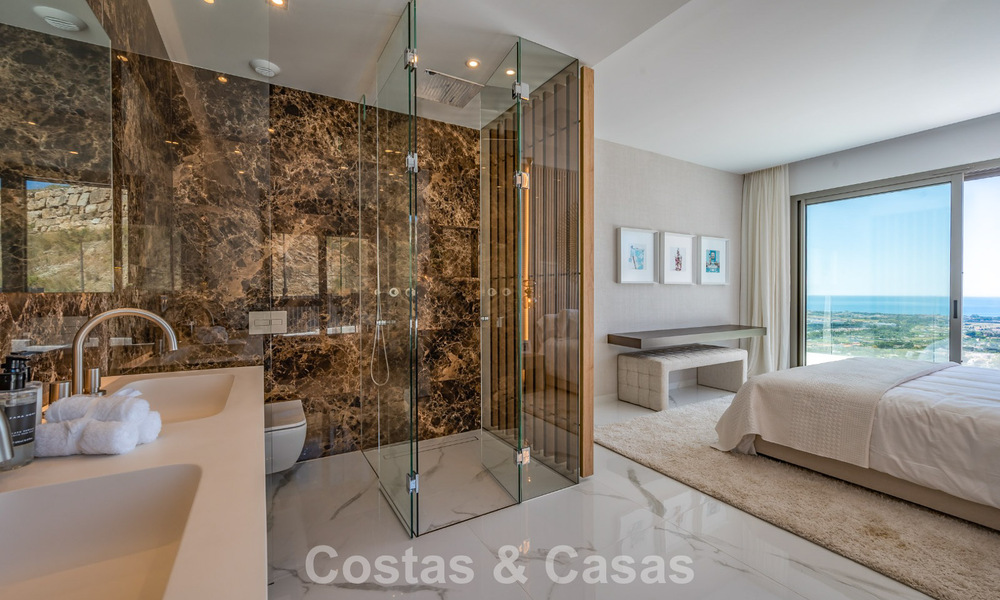 Sofisticado apartamento con vistas al mar en venta en un complejo boutique cerrado en las colinas de Marbella - Benahavis 783495