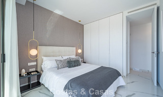 Sofisticado apartamento con vistas al mar en venta en un complejo boutique cerrado en las colinas de Marbella - Benahavis 783502 