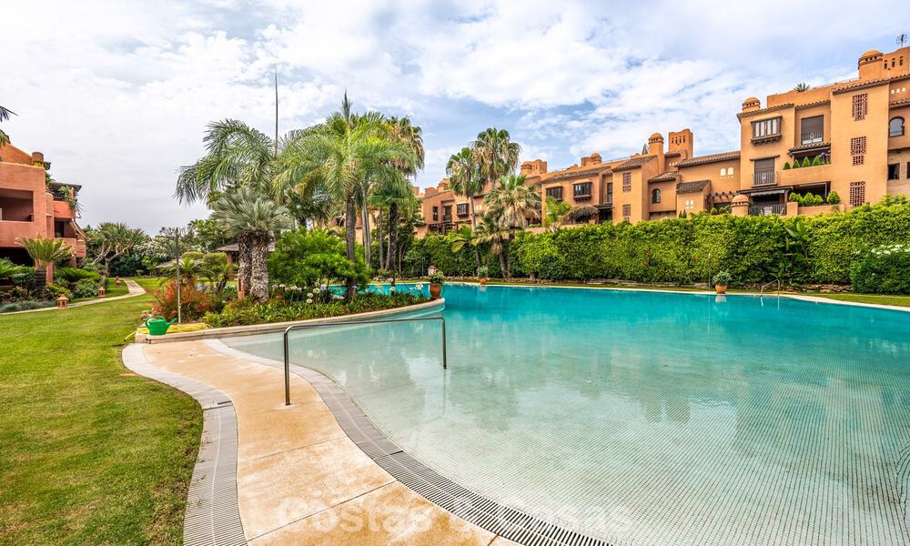 Ático dúplex espacioso con piscina en venta en una urbanización con campo de golf cerca de Guadalmina Baja, Marbella - Estepona 783528