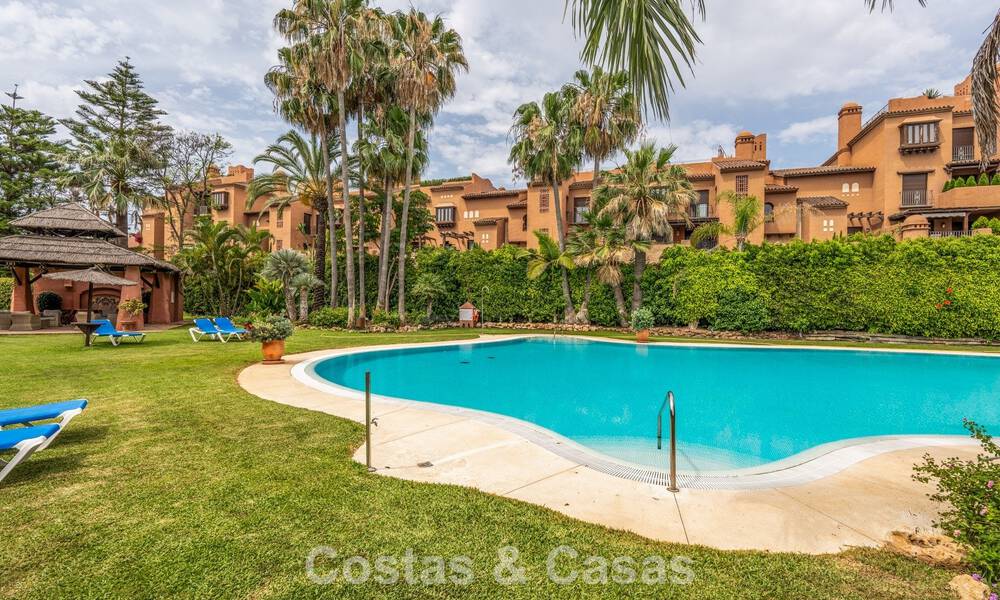 Ático dúplex espacioso con piscina en venta en una urbanización con campo de golf cerca de Guadalmina Baja, Marbella - Estepona 783529