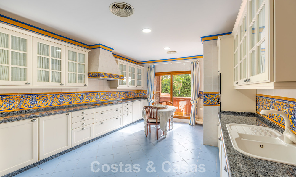 Ático dúplex espacioso con piscina en venta en una urbanización con campo de golf cerca de Guadalmina Baja, Marbella - Estepona 783530