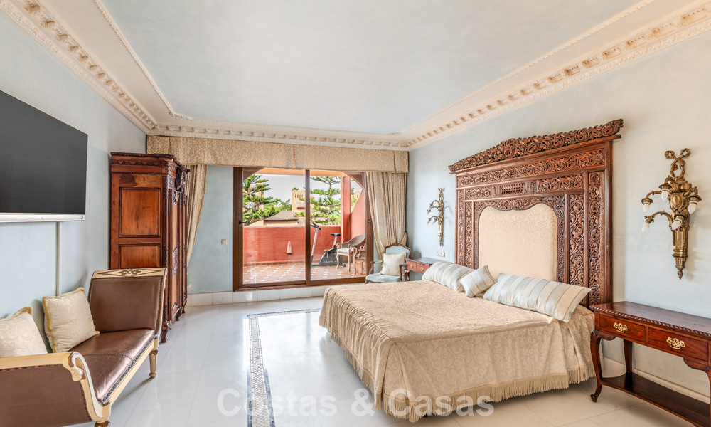 Ático dúplex espacioso con piscina en venta en una urbanización con campo de golf cerca de Guadalmina Baja, Marbella - Estepona 783539