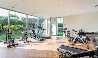 Moderno apartamento de 4 dormitorios en primera línea de playa con vistas al mar en venta en Estepona, Costa del Sol 782668 