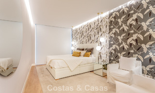 Moderno apartamento de 4 dormitorios en primera línea de playa con vistas al mar en venta en Estepona, Costa del Sol 782674 