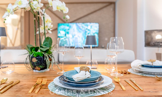 Moderno apartamento de 4 dormitorios en primera línea de playa con vistas al mar en venta en Estepona, Costa del Sol 782684 