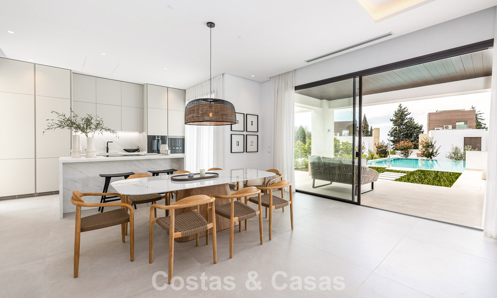 Villa contemporánea en venta a un paso de la playa y todos los servicios en Marbella ciudad 783504