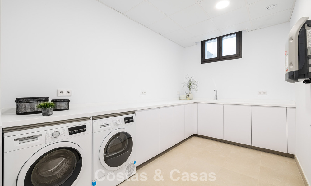 Villa contemporánea en venta a un paso de la playa y todos los servicios en Marbella ciudad 783513