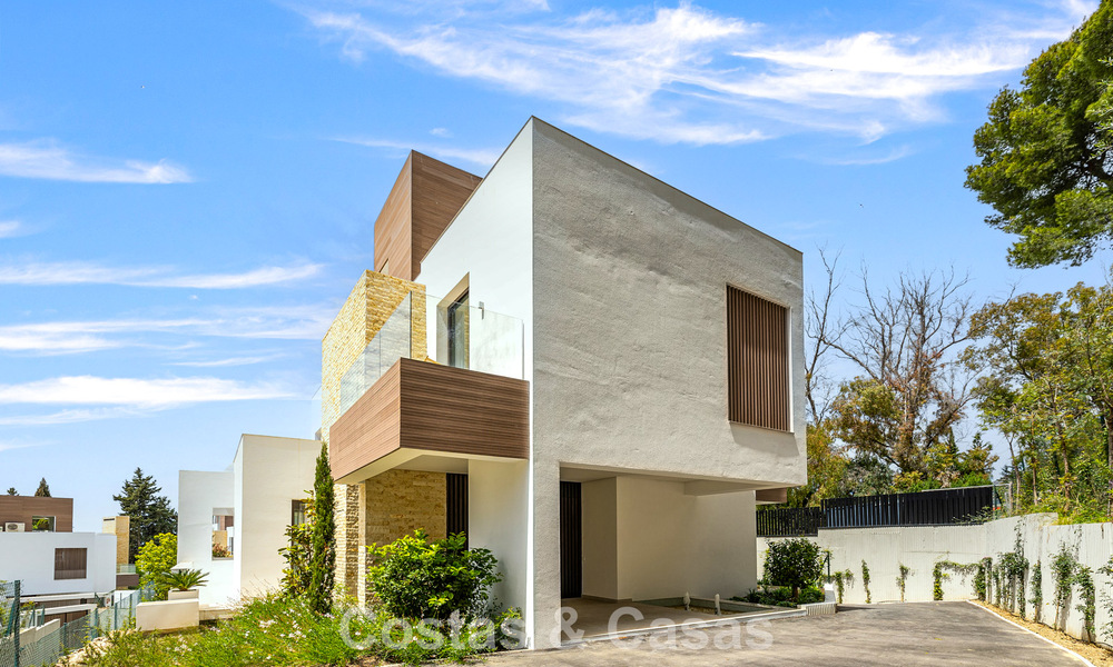 Villa contemporánea en venta a un paso de la playa y todos los servicios en Marbella ciudad 783514