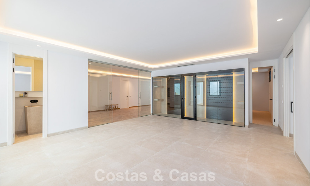 Villa contemporánea en venta a un paso de la playa y todos los servicios en Marbella ciudad 783515