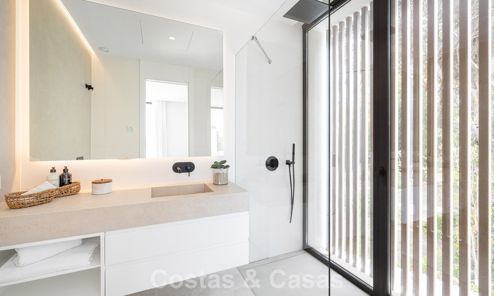 Villa contemporánea en venta a un paso de la playa y todos los servicios en Marbella ciudad 783520