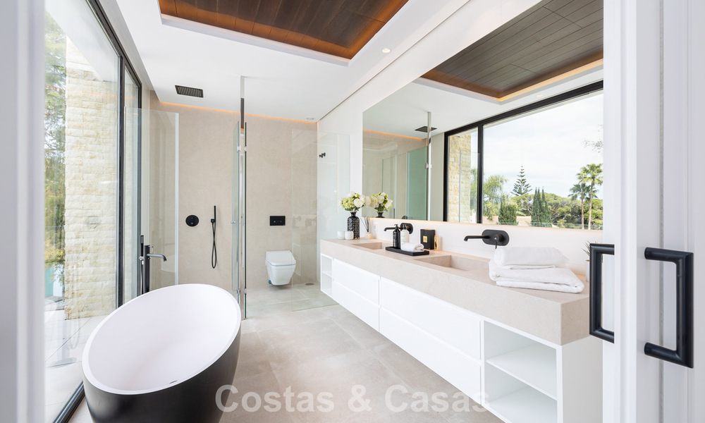 Villa contemporánea en venta a un paso de la playa y todos los servicios en Marbella ciudad 783522