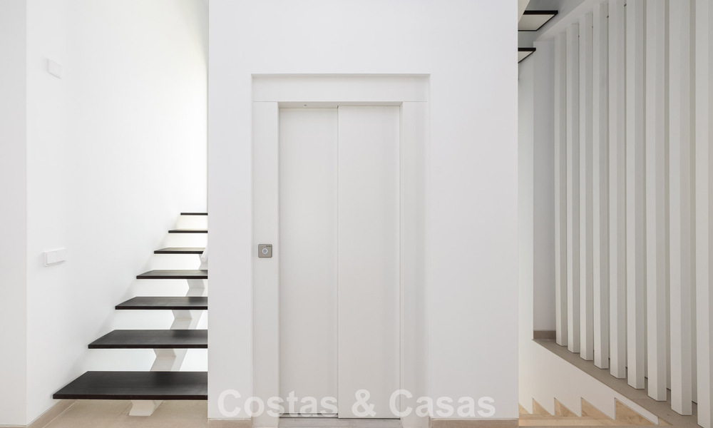 Villa contemporánea en venta a un paso de la playa y todos los servicios en Marbella ciudad 783525