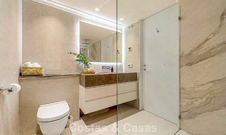 Lujosa casa adosada de estilo mediterráneo renovada en venta en primera línea de playa en la Milla de Oro de Marbella 782802 