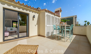 Lujosa casa adosada de estilo mediterráneo renovada en venta en primera línea de playa en la Milla de Oro de Marbella 782808 