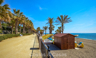 Casa adosadas de estilo mediterráneo en venta en primera línea de playa en la Milla de Oro de Marbella 792331 