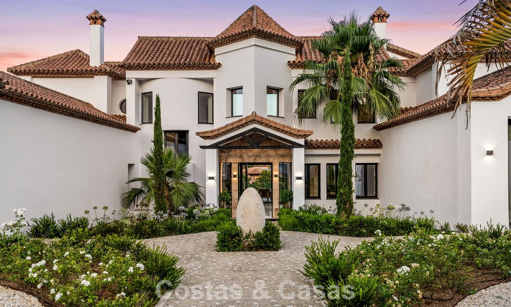 Villa en primera línea de golf con vistas al campo de golf y al mar en venta en el resort de golf de 5* en Marbella - Benahavís 783360