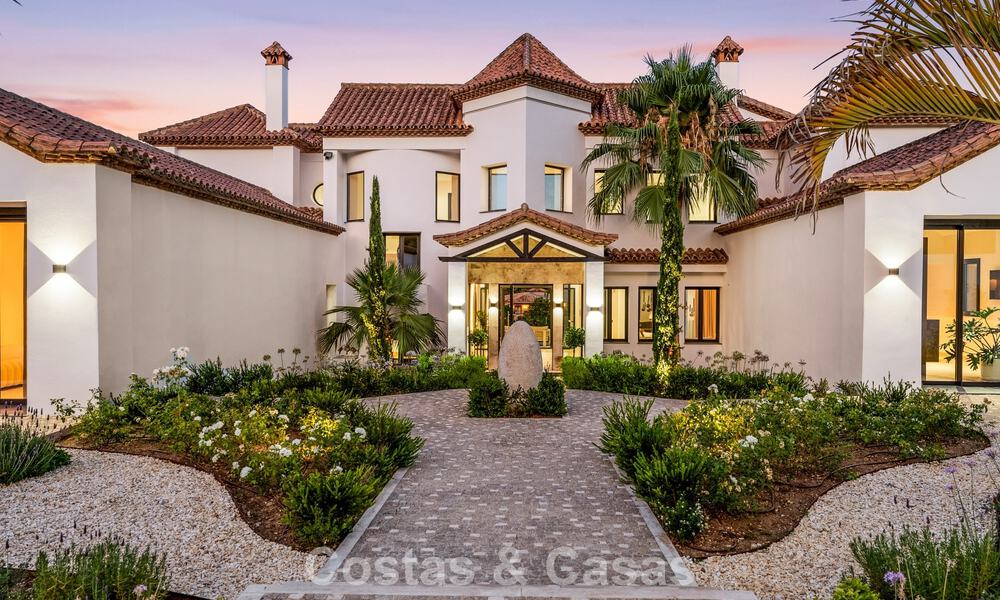 Villa en primera línea de golf con vistas al campo de golf y al mar en venta en el resort de golf de 5* en Marbella - Benahavís 783361