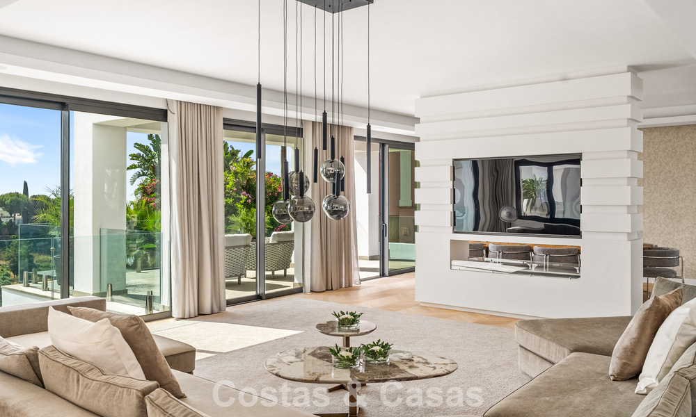 Villa en primera línea de golf con vistas al campo de golf y al mar en venta en el resort de golf de 5* en Marbella - Benahavís 783370