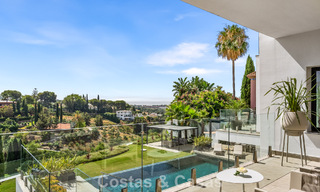 Villa en primera línea de golf con vistas al campo de golf y al mar en venta en el resort de golf de 5* en Marbella - Benahavís 783372 