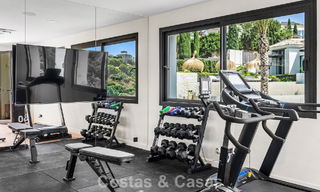 Villa en primera línea de golf con vistas al campo de golf y al mar en venta en el resort de golf de 5* en Marbella - Benahavís 783373 