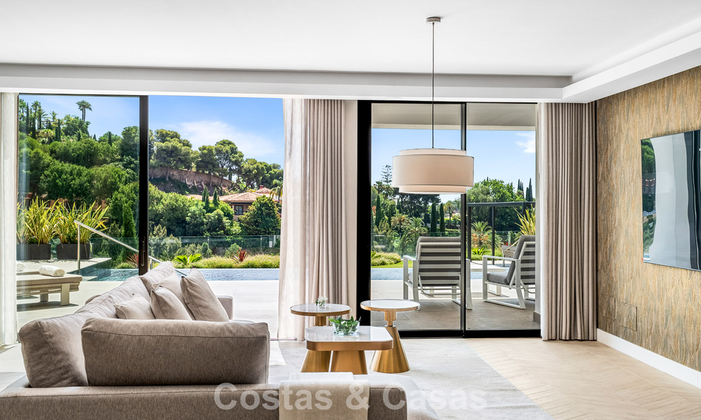 Villa en primera línea de golf con vistas al campo de golf y al mar en venta en el resort de golf de 5* en Marbella - Benahavís 783379