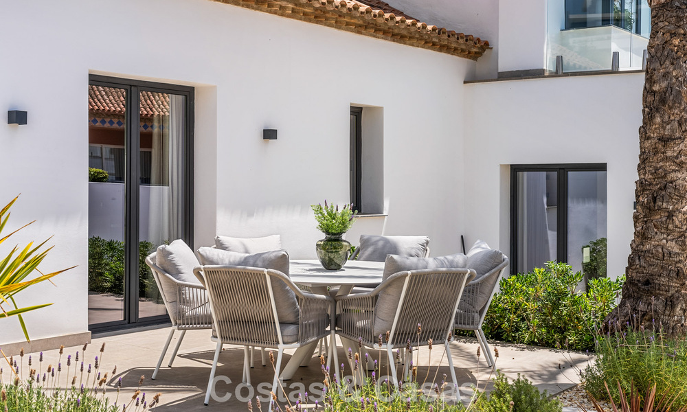 Villa en primera línea de golf con vistas al campo de golf y al mar en venta en el resort de golf de 5* en Marbella - Benahavís 783385