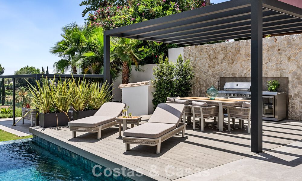 Villa en primera línea de golf con vistas al campo de golf y al mar en venta en el resort de golf de 5* en Marbella - Benahavís 783386