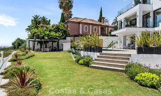 Villa en primera línea de golf con vistas al campo de golf y al mar en venta en el resort de golf de 5* en Marbella - Benahavís 783387 