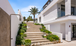 Villa en primera línea de golf con vistas al campo de golf y al mar en venta en el resort de golf de 5* en Marbella - Benahavís 783391 