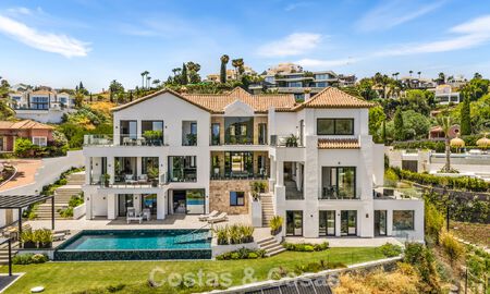 Villa en primera línea de golf con vistas al campo de golf y al mar en venta en el resort de golf de 5* en Marbella - Benahavís 783395