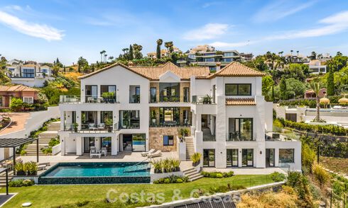 Villa en primera línea de golf con vistas al campo de golf y al mar en venta en el resort de golf de 5* en Marbella - Benahavís 783395