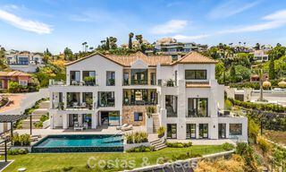 Villa en primera línea de golf con vistas al campo de golf y al mar en venta en el resort de golf de 5* en Marbella - Benahavís 783395 