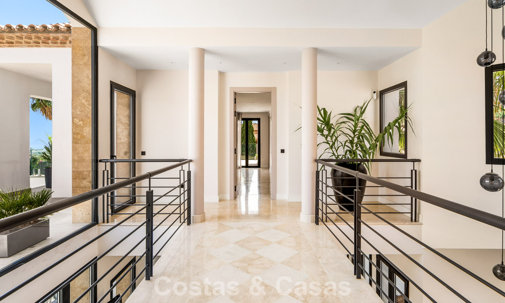 Villa en primera línea de golf con vistas al campo de golf y al mar en venta en el resort de golf de 5* en Marbella - Benahavís 783396