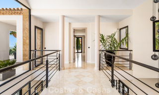 Villa en primera línea de golf con vistas al campo de golf y al mar en venta en el resort de golf de 5* en Marbella - Benahavís 783396 