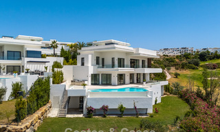 Villa contemporánea de lujo lista para entrar a vivir, en venta junto al campo de golf en la Nueva Milla de Oro, entre Marbella y Estepona 783275 