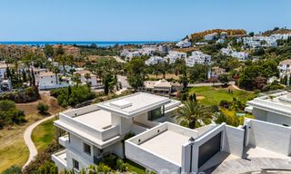 Villa contemporánea de lujo lista para entrar a vivir, en venta junto al campo de golf en la Nueva Milla de Oro, entre Marbella y Estepona 783276 