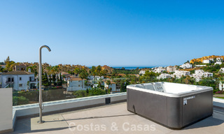Villa contemporánea de lujo lista para entrar a vivir, en venta junto al campo de golf en la Nueva Milla de Oro, entre Marbella y Estepona 783282 