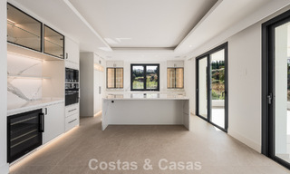 Villa contemporánea de lujo lista para entrar a vivir, en venta junto al campo de golf en la Nueva Milla de Oro, entre Marbella y Estepona 783285 