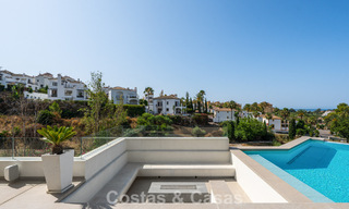 Villa contemporánea de lujo lista para entrar a vivir, en venta junto al campo de golf en la Nueva Milla de Oro, entre Marbella y Estepona 783289 